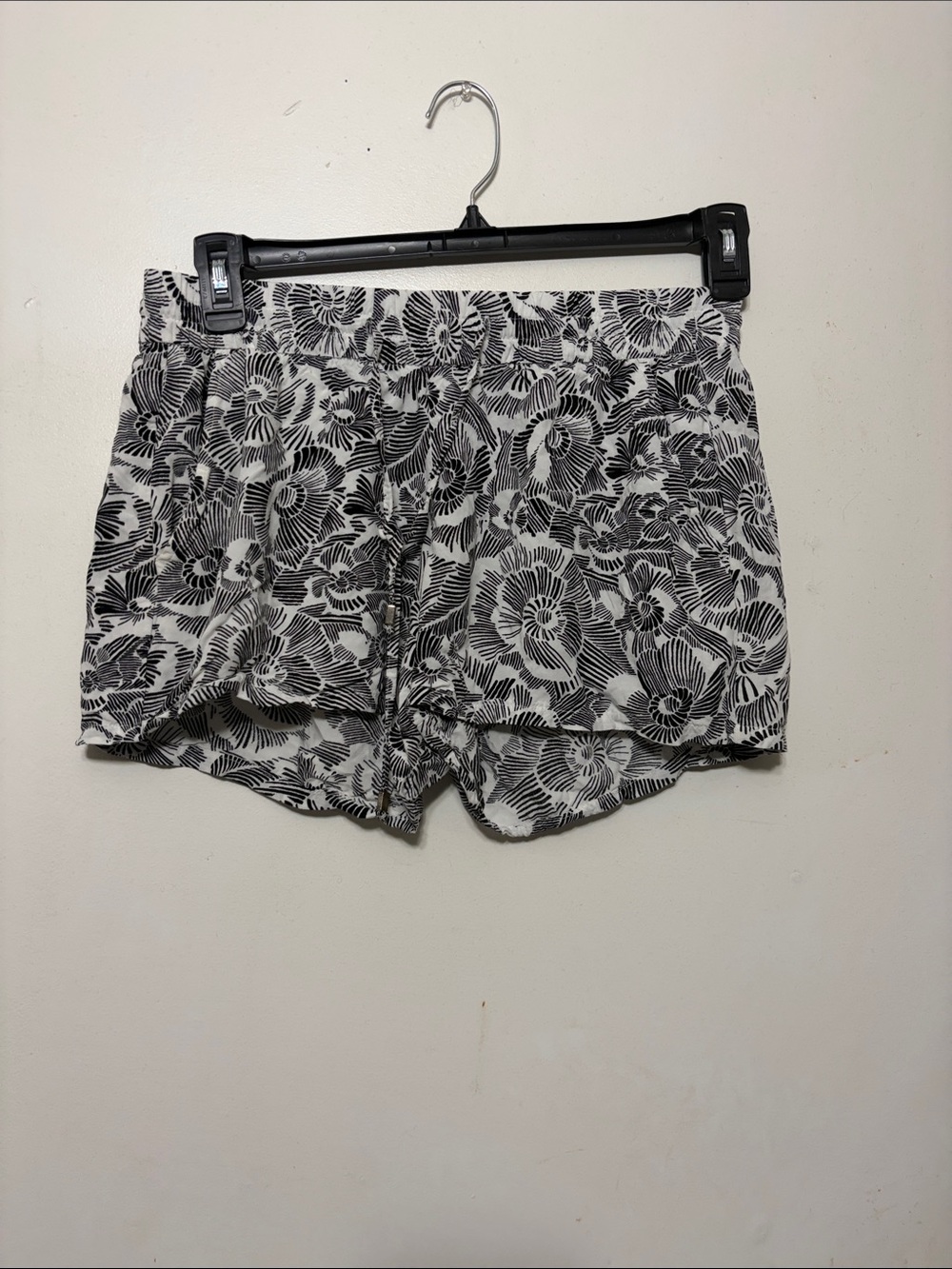 Old Navy Black & White Floral High-Waist Pull-On Shorts